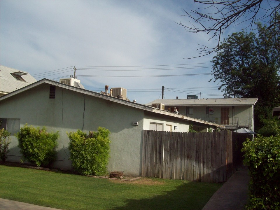 2509 19th St in Bakersfield, CA - Foto de edificio