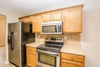 10222 Evening Hill Dr in Memphis, TN - Building Photo - Building Photo