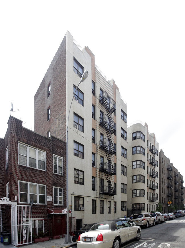 2388 Tiebout Ave in Bronx, NY - Building Photo - Building Photo