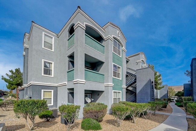 6955 N Durango Dr in Las Vegas, NV - Building Photo - Building Photo