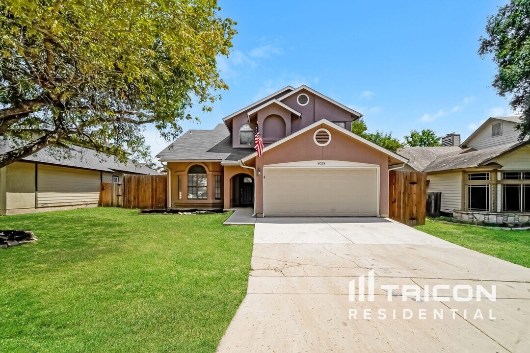 8028 Copper Trail Dr in San Antonio, TX - Building Photo