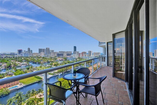 3640 Yacht Club Dr in Aventura, FL - Building Photo - Building Photo