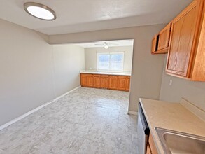 14327 Lisa Dr in Maple Heights, OH - Foto de edificio - Building Photo