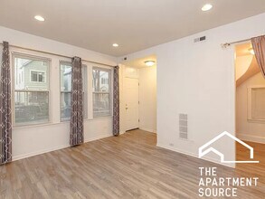 2649 N Wayne Ave, Unit 1F in Chicago, IL - Building Photo - Building Photo