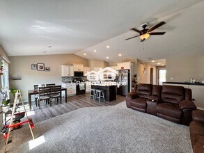 1200 Locust St in Waukee, IA - Building Photo - Building Photo