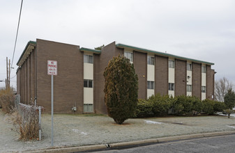 Evergreen Apartments in Ogden, UT - Building Photo - Building Photo