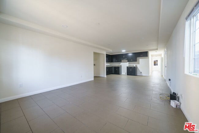 10952 1/2 Wilmington Ave in Los Angeles, CA - Building Photo - Building Photo