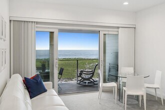 473 Dune Rd in Westhampton Beach, NY - Building Photo - Building Photo