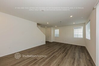 2459 Gunner Ridge Way in Rialto, CA - Foto de edificio - Building Photo