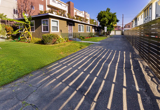 10941 Bloomfield St in North Hollywood, CA - Building Photo - Other