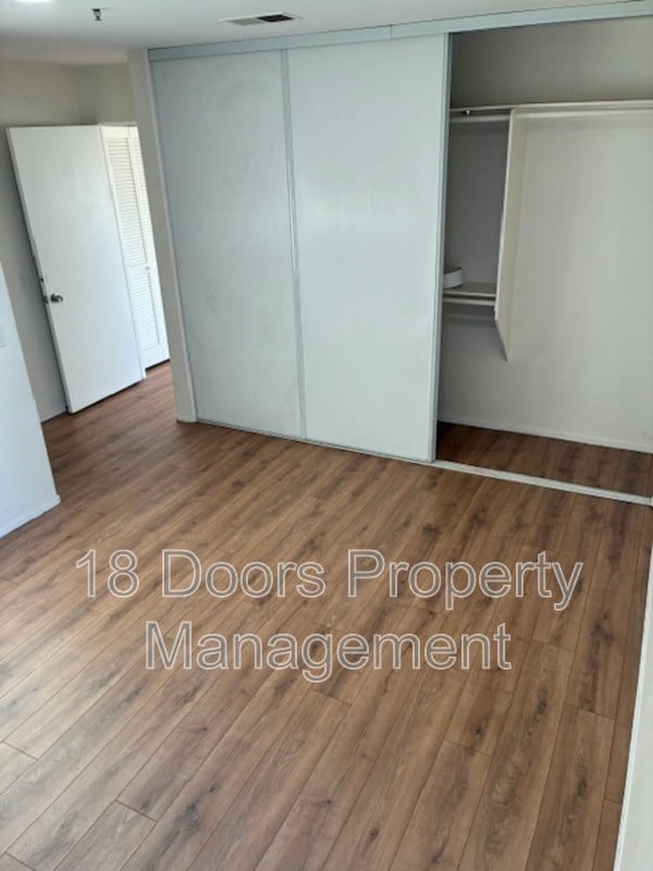 property at 5726 La Jolla Blvd