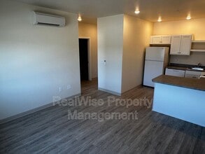 1935 Table Rock Rd in Medford, OR - Building Photo - Building Photo