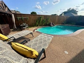 198 Radecke Rd in Krum, TX - Building Photo