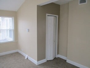 1060 Pleasant St, Unit 2 in Worcester, MA - Building Photo - Building Photo