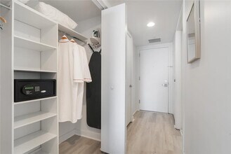 2602 E Hallandale Beach Blvd, Unit ID1227526P in Hallandale Beach, FL - Foto de edificio - Building Photo