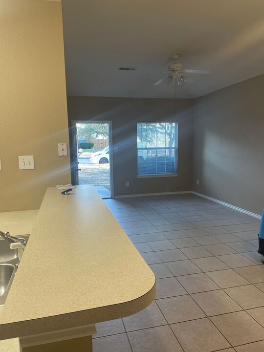 943-943 Jenni Dr in Midlothian, TX - Building Photo