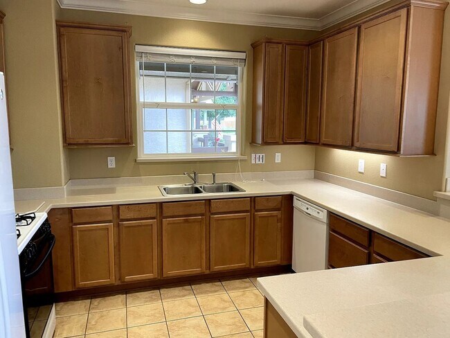 1320 Anita Ct in Orland, CA - Building Photo - Building Photo