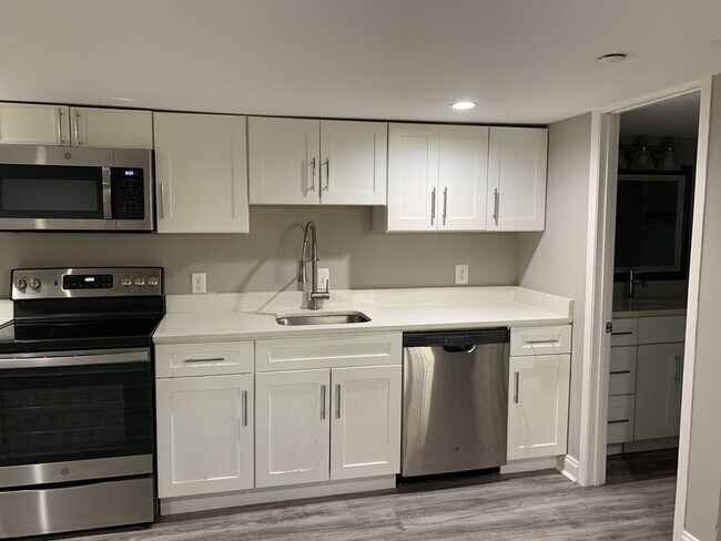 2506 Druid Hill Ave photo'