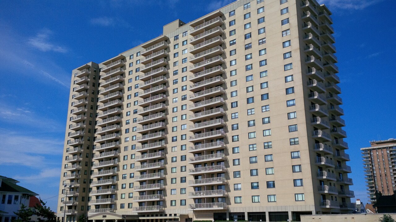 5000 Boardwalk in Ventnor City, NJ - Building Photo