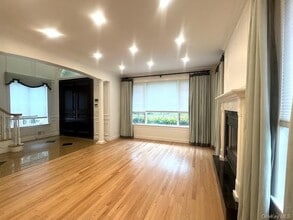 1A Floyd Pl in Great Neck, NY - Building Photo - Building Photo