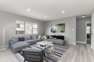 Courtyard Park Apartments in Hyattsville, MD - Foto de edificio - Building Photo