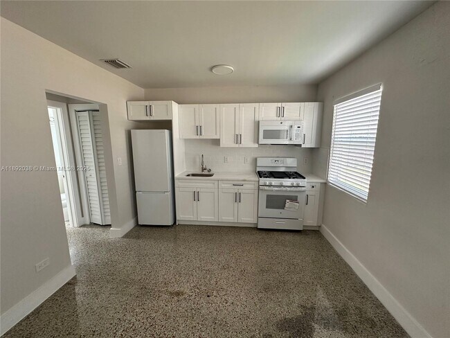 211 SW 18th Ave in Miami, FL - Building Photo - Building Photo
