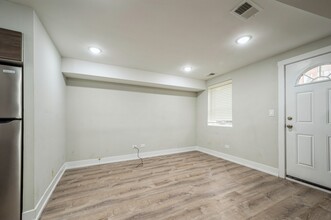 2237 S Sacramento Ave in Chicago, IL - Building Photo - Building Photo