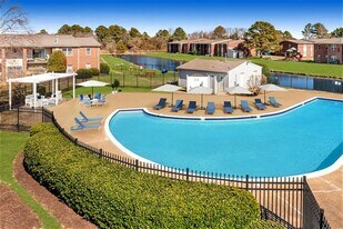 Rivers Landing in Hampton, VA - Building Photo