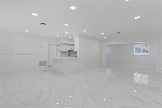 9375 SW 181st Terrace in Palmetto Bay, FL - Building Photo - Building Photo