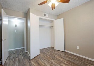 2910 Prichard Ln in Dallas, TX - Building Photo - Building Photo