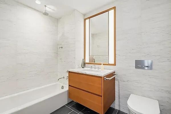 100 Vandam St in New York, NY - Building Photo - Building Photo