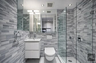 East 3rd Street, Unit 1A in New York, NY - Foto de edificio - Building Photo