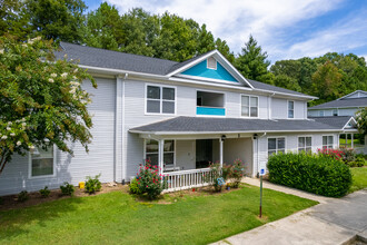 West Village Apartments in Hillsborough, NC - Building Photo - Building Photo