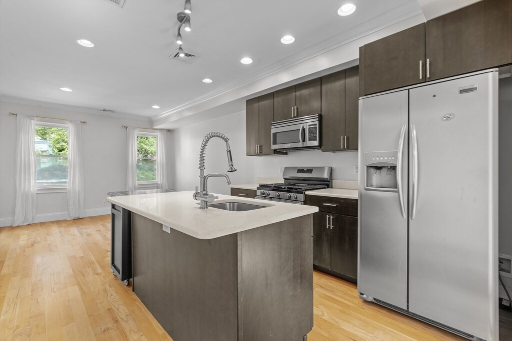 178 Chestnut Ave in Boston, MA - Building Photo
