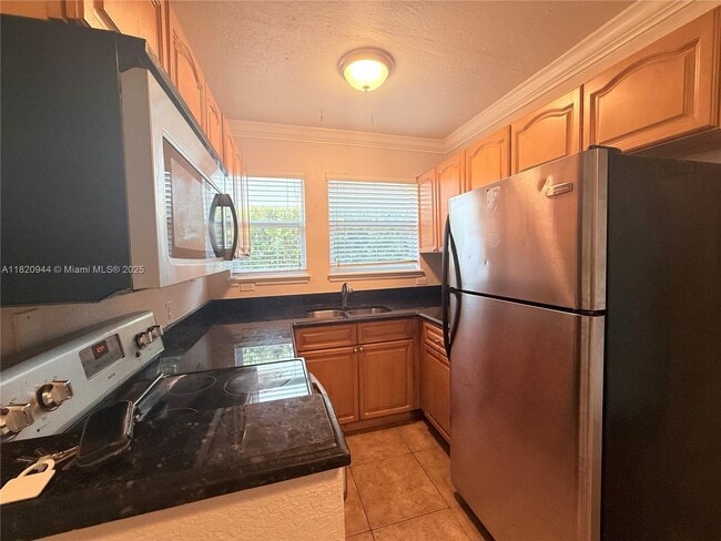 property at 865 W 39th St