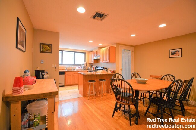 85 Brainerd Rd, Unit 2 in Boston, MA - Foto de edificio - Building Photo