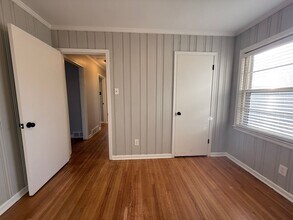 Welcome to this charming 3-bedroom, 1-bathroom home located in the vibrant city of Memphis, TN in Memphis, TN - Building Photo - Building Photo