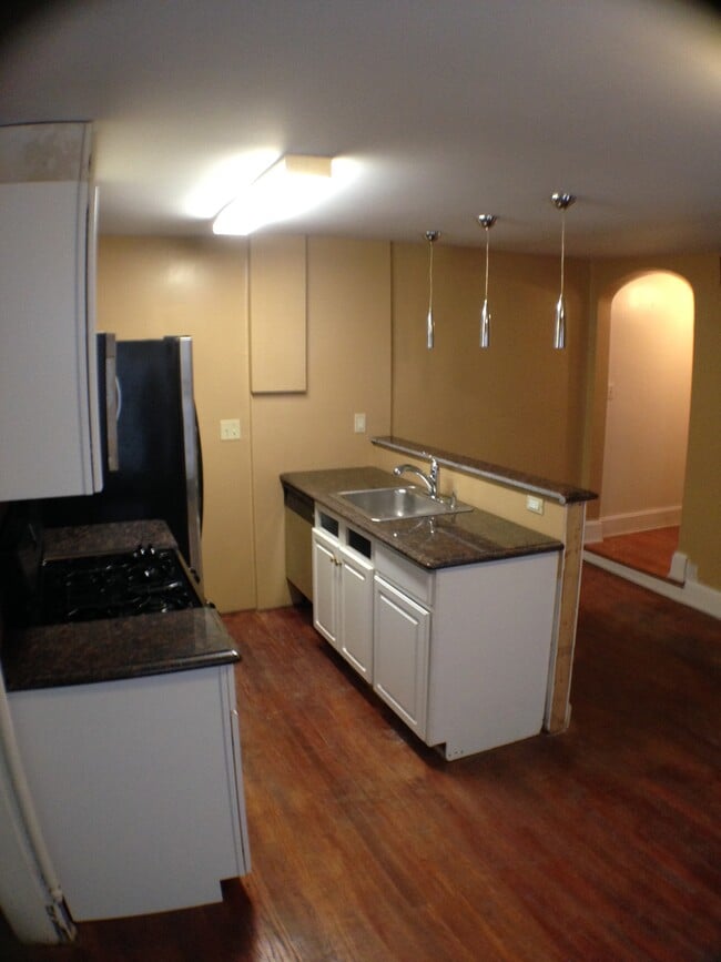 2415 Vine St, Unit 2415 Vine Street APT 2 in Cincinnati, OH - Building Photo - Building Photo