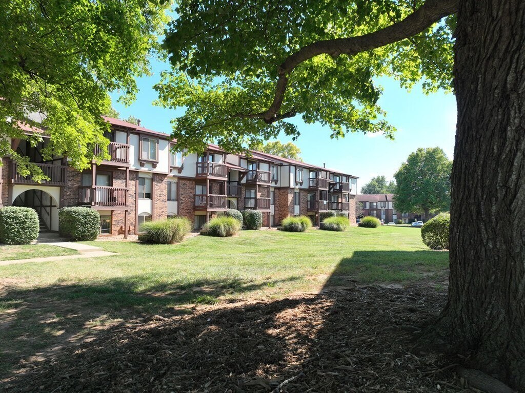 Old Monterey Apartments in Springfield, MO