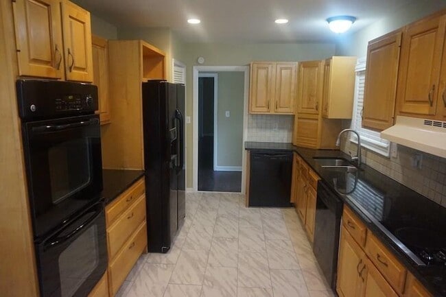 1403 Stephens Dr NE in Atlanta, GA - Building Photo - Building Photo