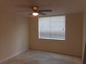 1260 Wildwood Lakes Blvd in Naples, FL - Building Photo
