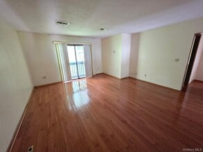 285 Village Ct in Kingston, NY - Building Photo - Building Photo