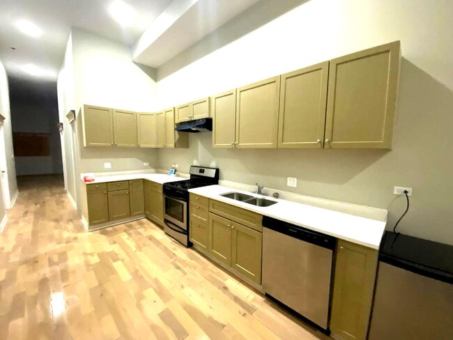 3023 W 5th Ave in Chicago, IL - Building Photo - Building Photo