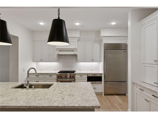 222 Ferndale Rd S in Wayzata, MN - Building Photo - Building Photo