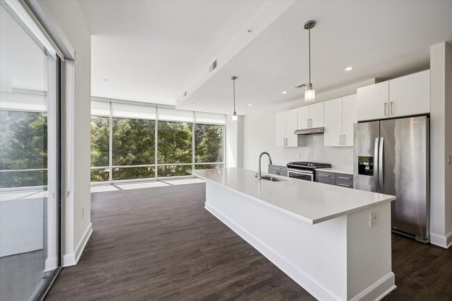 2000 Hughes Landing Blvd in The Woodlands, TX - Foto de edificio - Building Photo