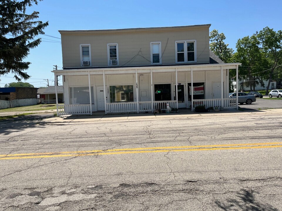 130 Washington St, Unit B in Ingleside, IL - Building Photo