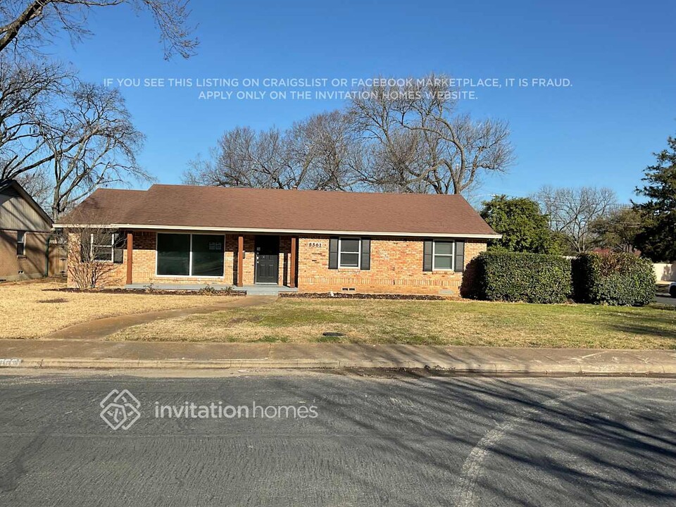 8561 Sweetwood Dr in Dallas, TX - Building Photo