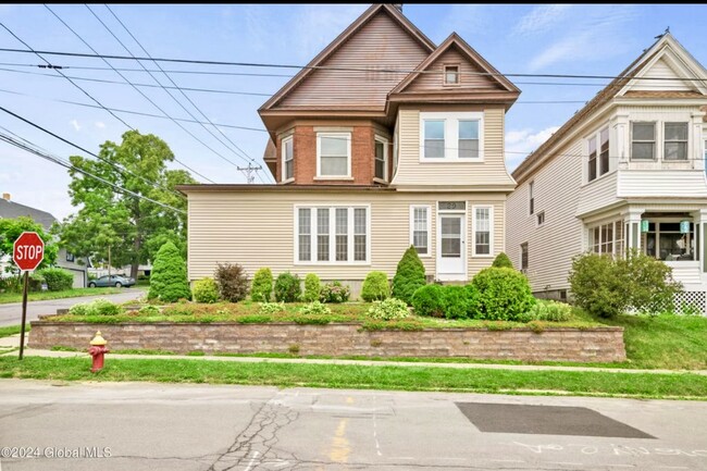 29 McClellan Ave, Unit 2