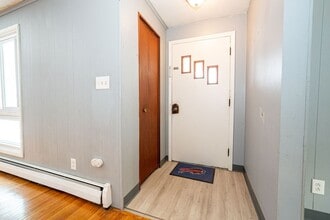 24 Honduras Ln in Cheektowaga, NY - Foto de edificio - Building Photo