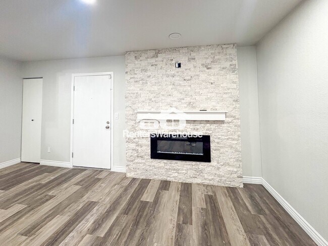 12073 E Harvard Ave in Aurora, CO - Foto de edificio - Building Photo